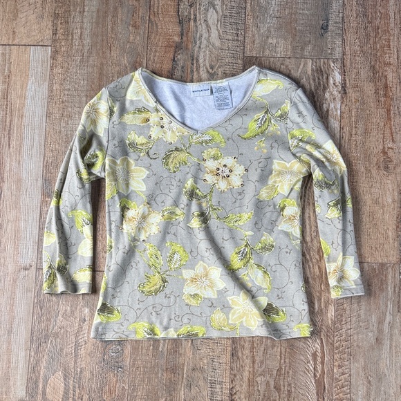 White Stag Floral V-Neck Sequin 3/4 Length Sleeve Top - Picture 1 of 3